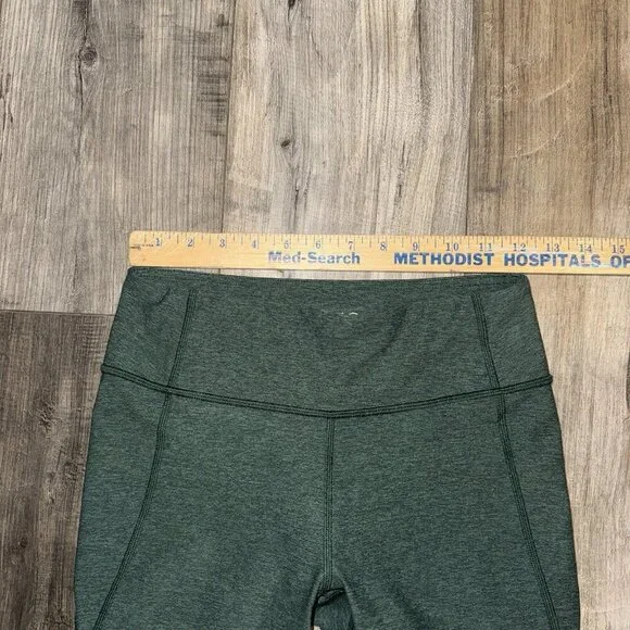 Outdoor Voices Size Small Warmup Leggings Hunter Green 3/4 Length Workout Yoga - Picture 3 of 5